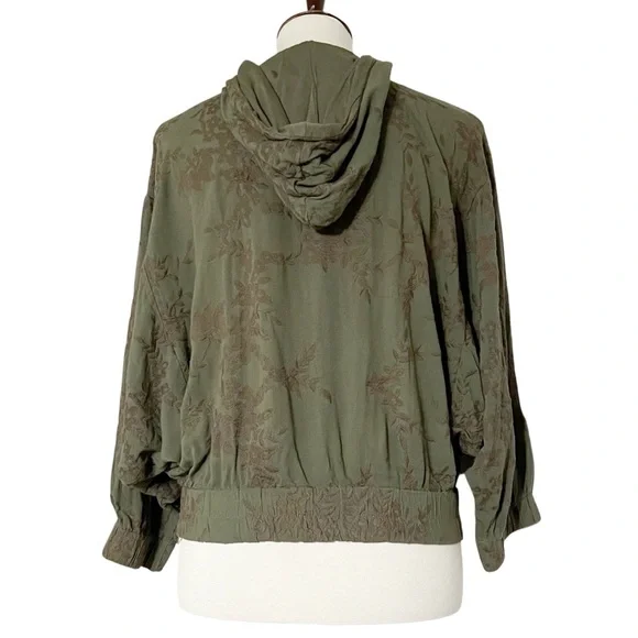 Antropologie Saturday Sunday Tonal Embroidered
Floral Green Dolan Sleeve Jacket - Picture 7 of 12